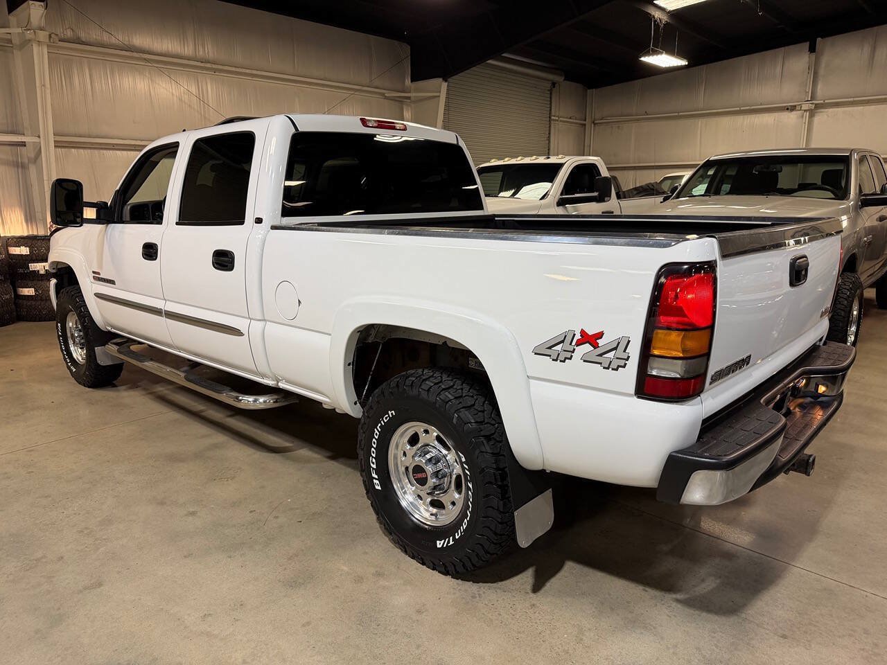 Used 2006 GMC Sierra 2500 SLT w/ Heavy-Duty Power Package AWD/4WD image 3