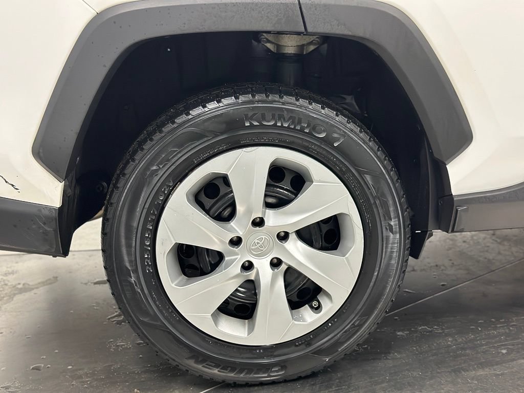 Used 2020 Toyota RAV4 LE w/ Carpet Mat Package AWD/4WD image 22