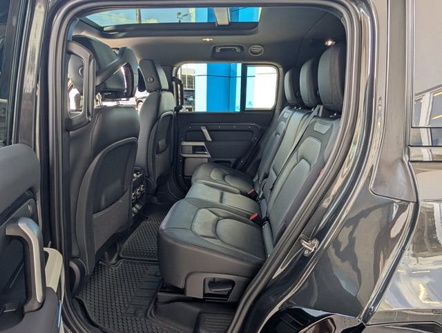 Used 2023 Land Rover Defender 130 X-Dynamic SE image 10