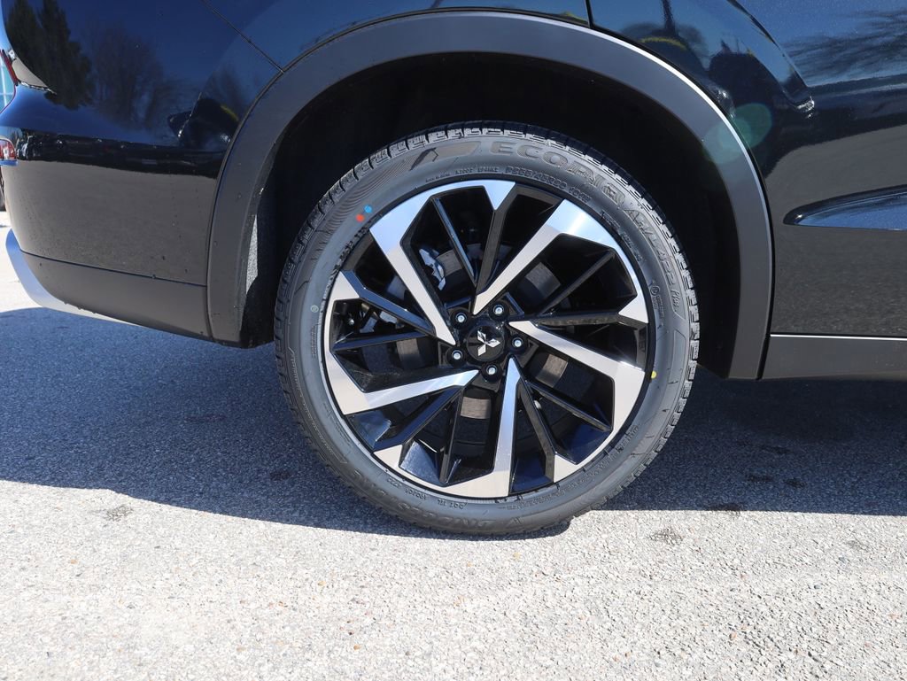 New 2025 Mitsubishi Outlander SE image 13