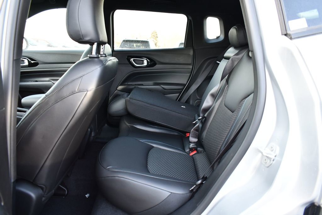 New 2026 Jeep Compass Latitude image 9