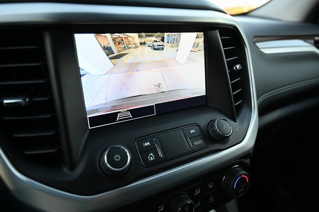 Used 2023 GMC Acadia SLE w/ Driver Convenience Package image 17