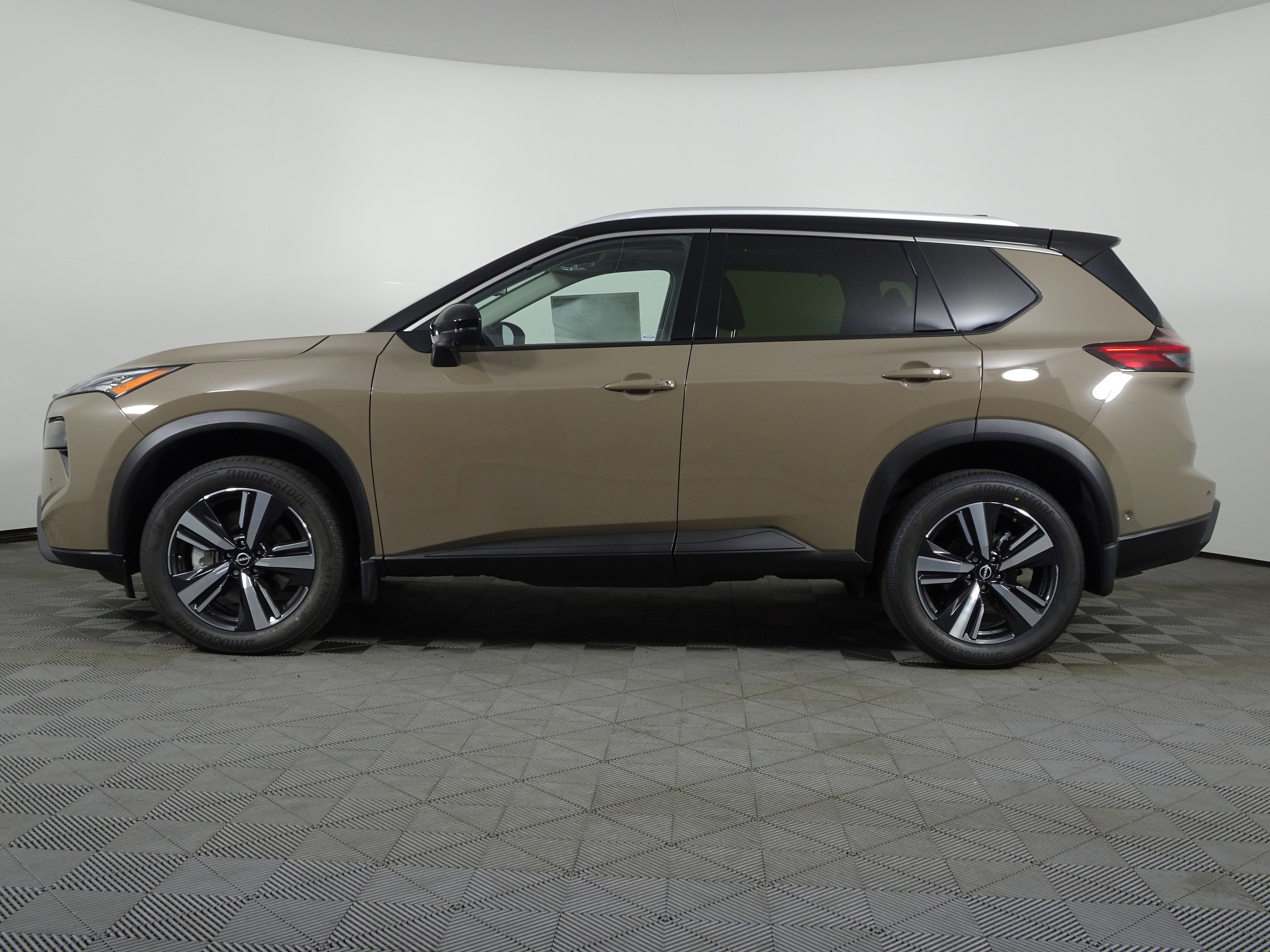 New 2025 Nissan Rogue SL w/ Tech Package image 16