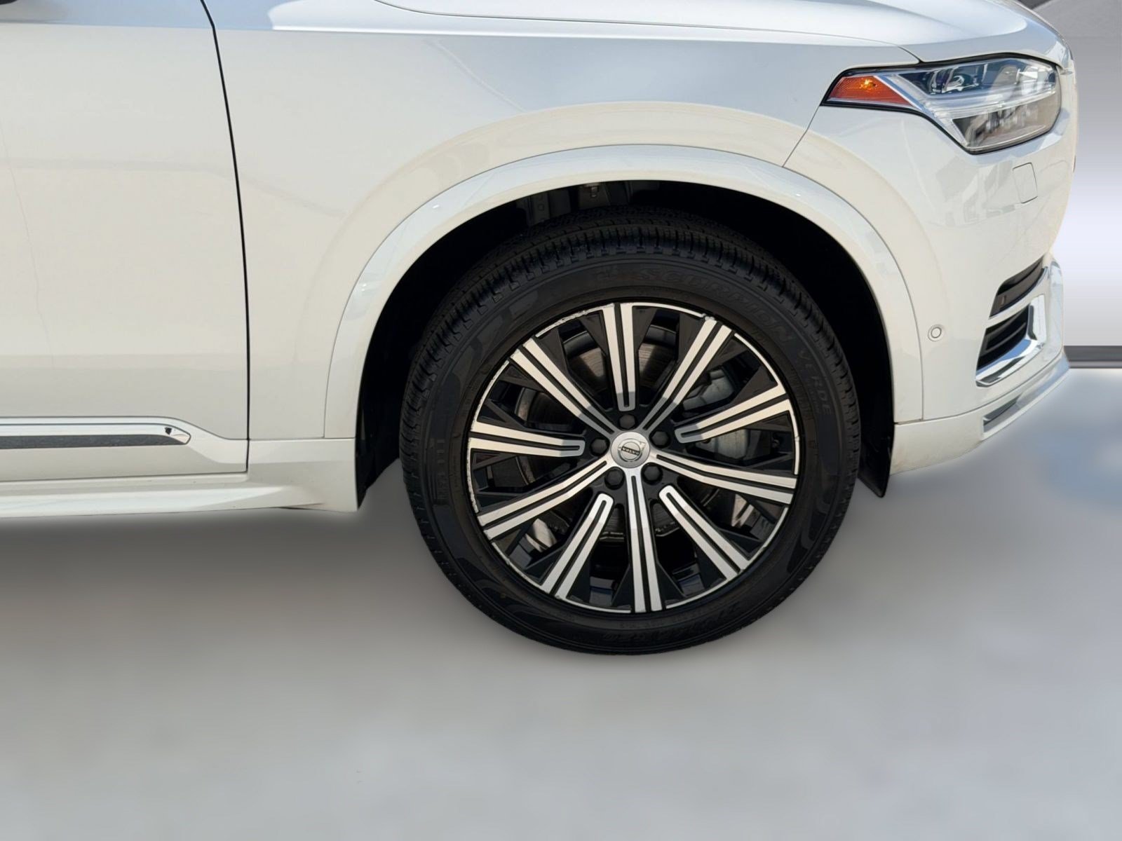 Used 2024 Volvo XC90 B6 Plus w/ Protection Package Premier AWD/4WD image 13