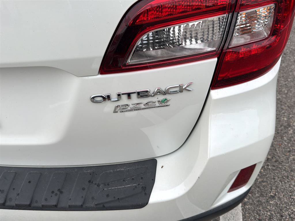 Used 2017 Subaru Outback 2.5i Limited w/ Popular Package #5 AWD/4WD image 11