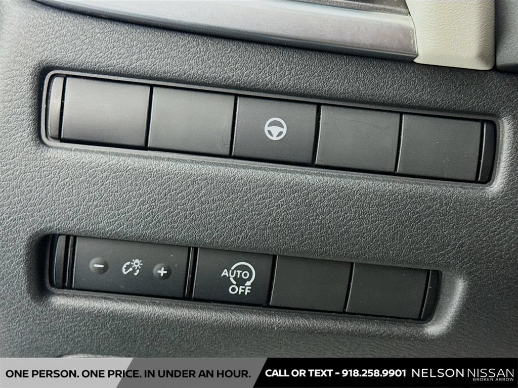 Certified 2023 Nissan Rogue SV FWD image 10