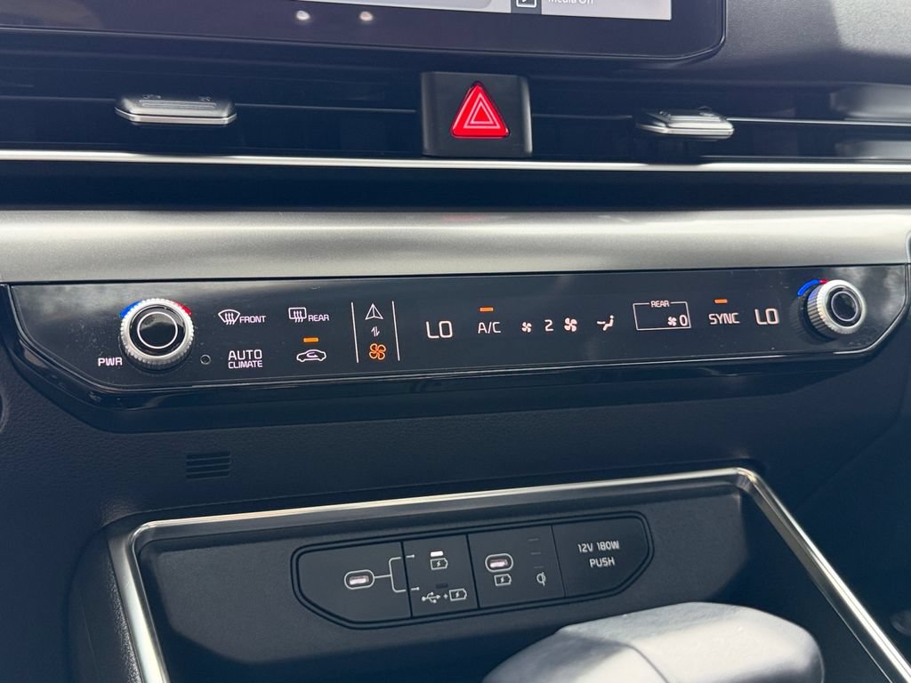 Used 2025 Kia Carnival SX Prestige FWD image 23