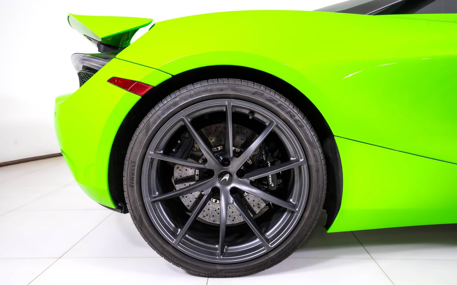 Used 2022 McLaren 720S Performance RWD image 17