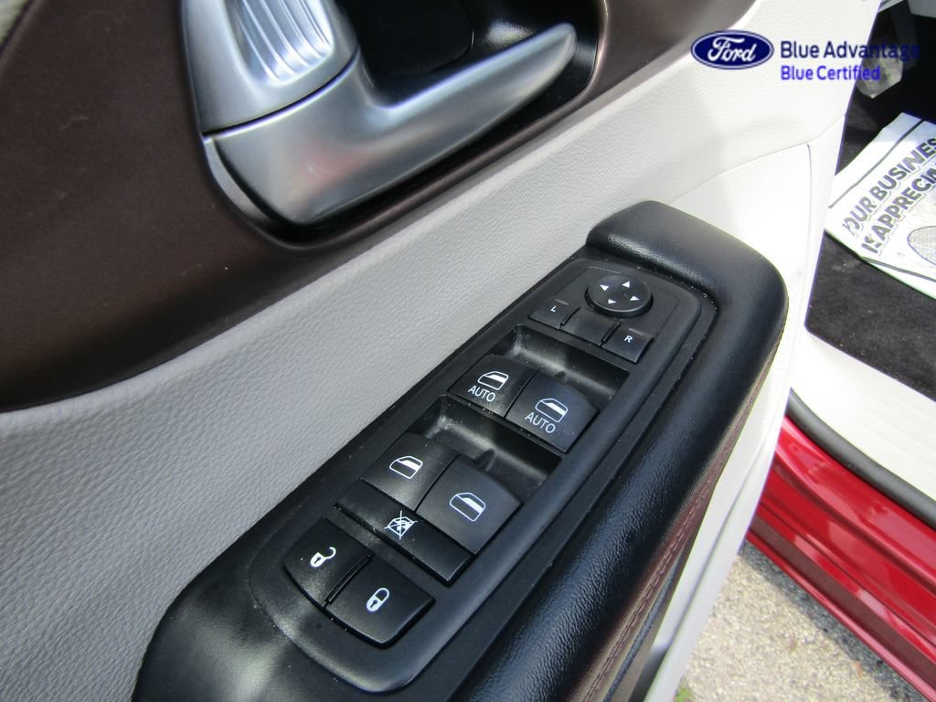 Used 2017 Chrysler Pacifica Touring Plus w/ Tire & Wheel Group FWD image 16