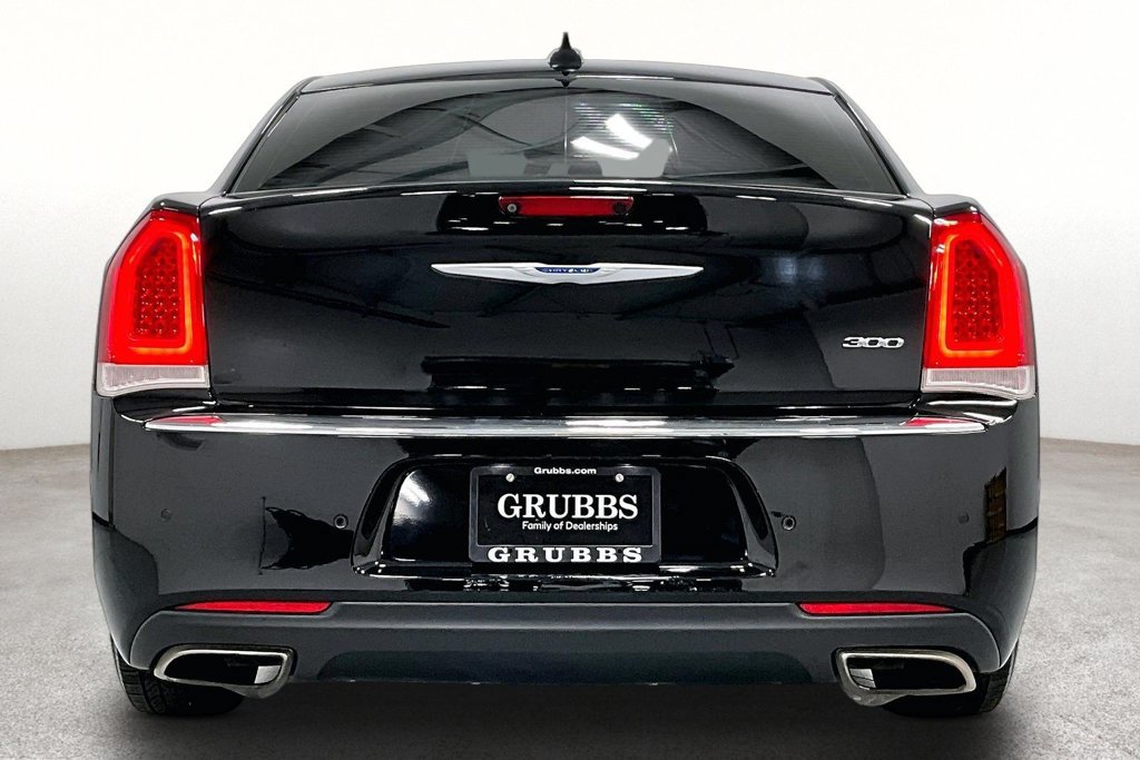 Used 2021 Chrysler 300 Touring L RWD image 5