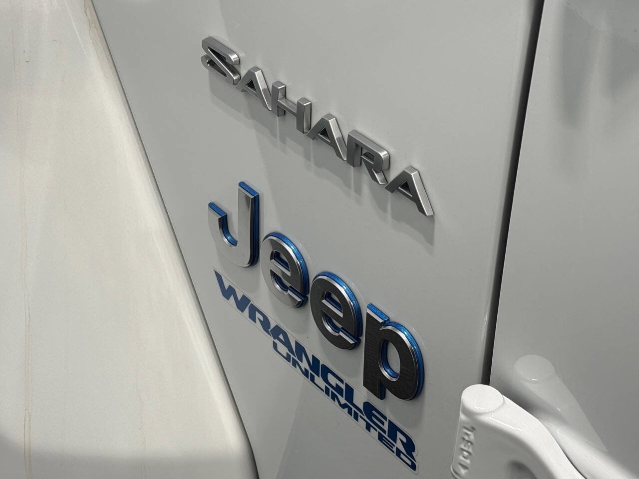 Used 2022 Jeep Wrangler Unlimited Sahara w/ Cold Weather Group image 8