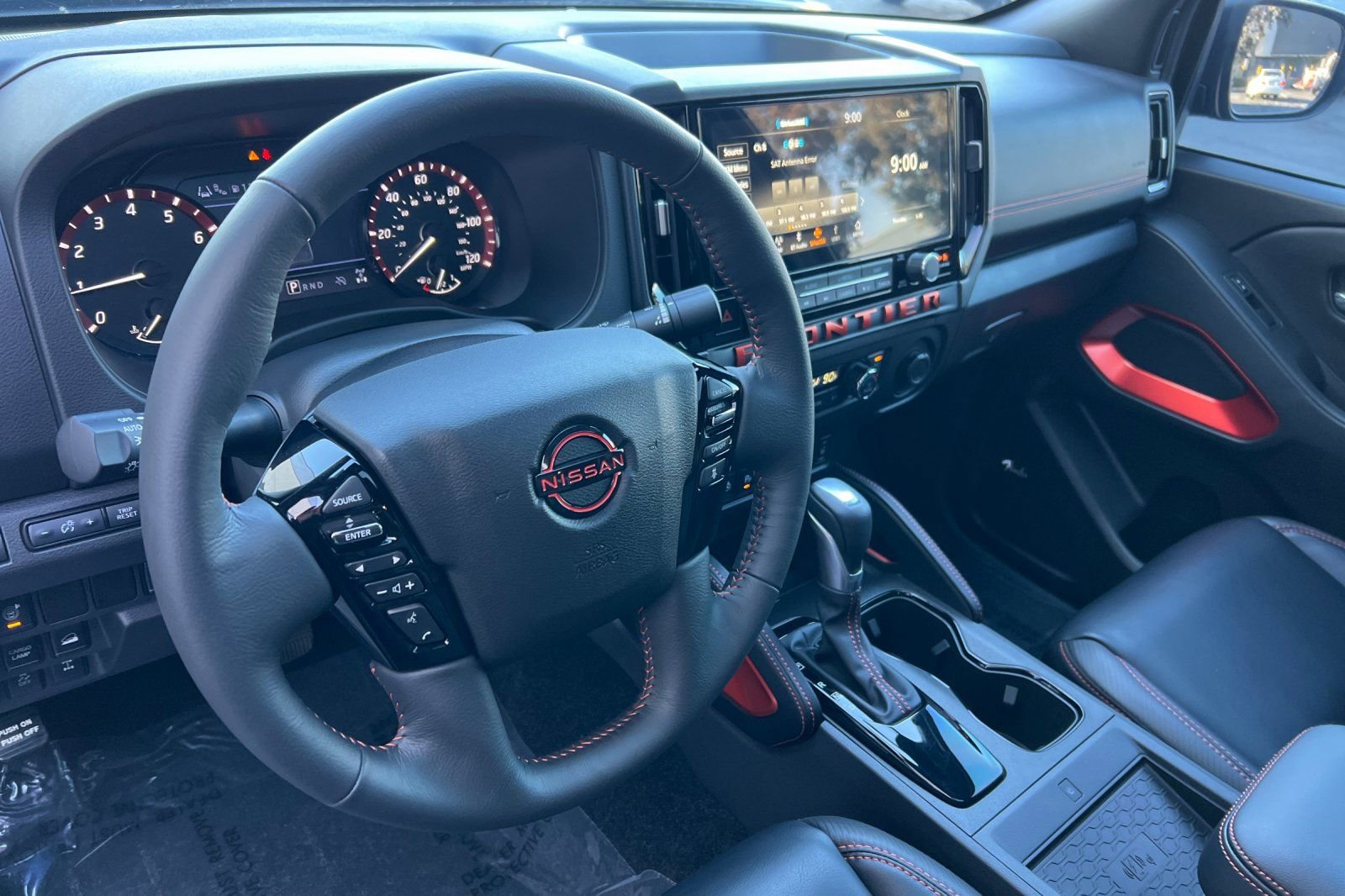 Used 2025 Nissan Frontier PRO-4X w/ Pro Premium Package image 10