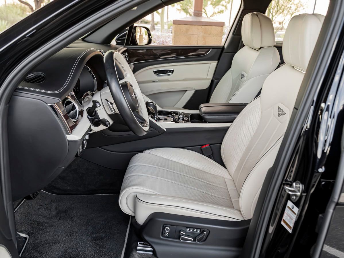 Used 2023 Bentley Bentayga Extended Wheelbase AWD/4WD image 17