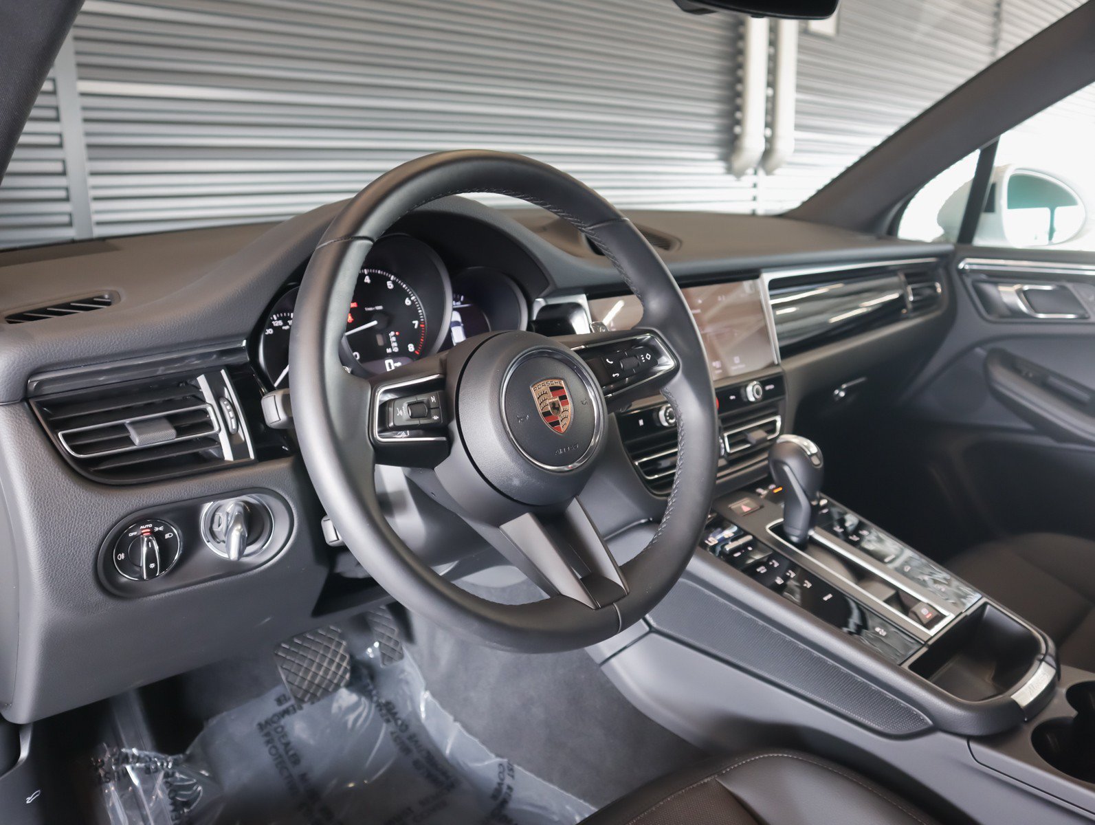 Used 2026 Porsche Macan AWD/4WD image 4