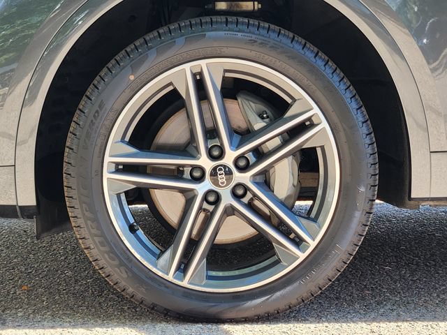 Used 2022 Audi Q5 e Premium Plus AWD/4WD image 9