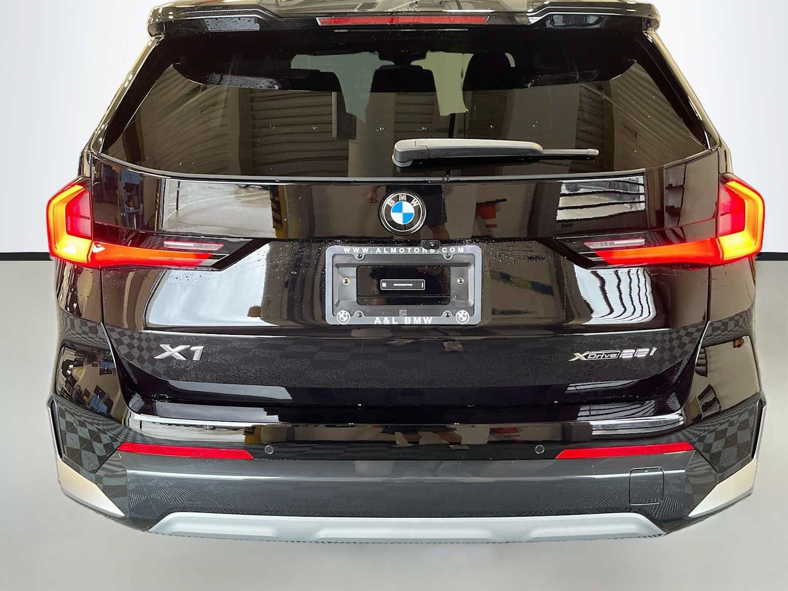 New 2027 BMW X1 xDrive28i AWD/4WD image 4