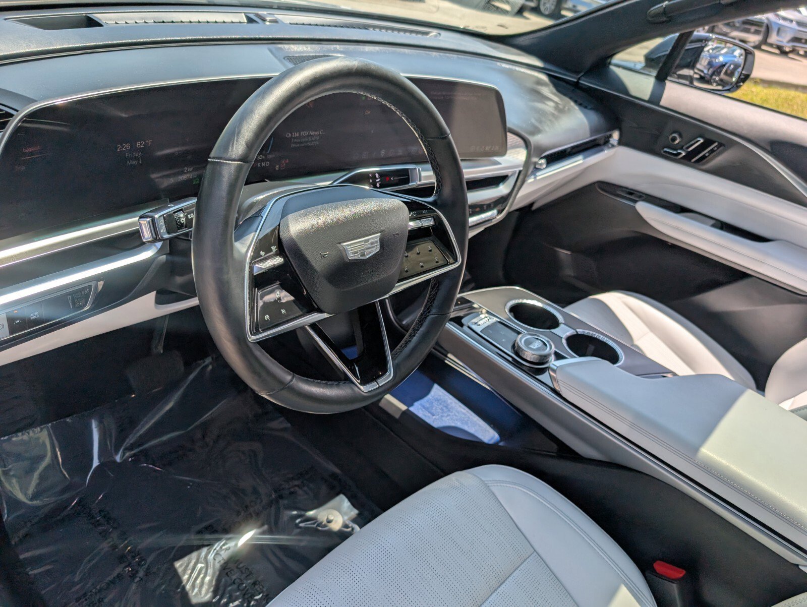 Used 2024 Cadillac Lyriq Luxury w/ LPO, Floor Liner Package RWD image 10