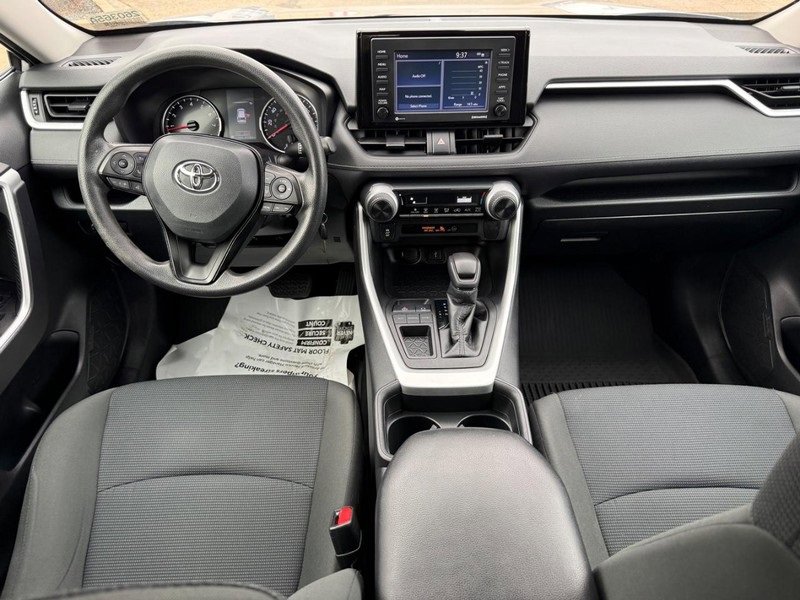 Used 2021 Toyota RAV4 LE image 12
