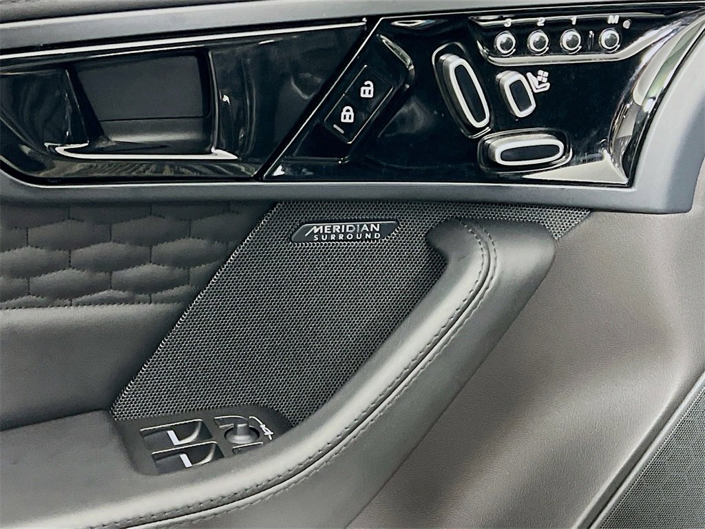 Used 2023 Jaguar F-TYPE R image 19