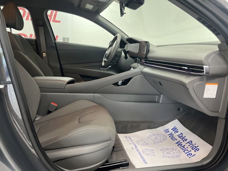 Used 2025 Hyundai Elantra SEL FWD image 12