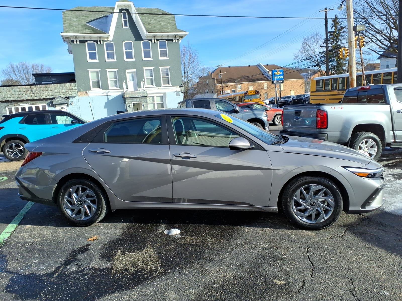 Used 2024 Hyundai Elantra SEL image 4