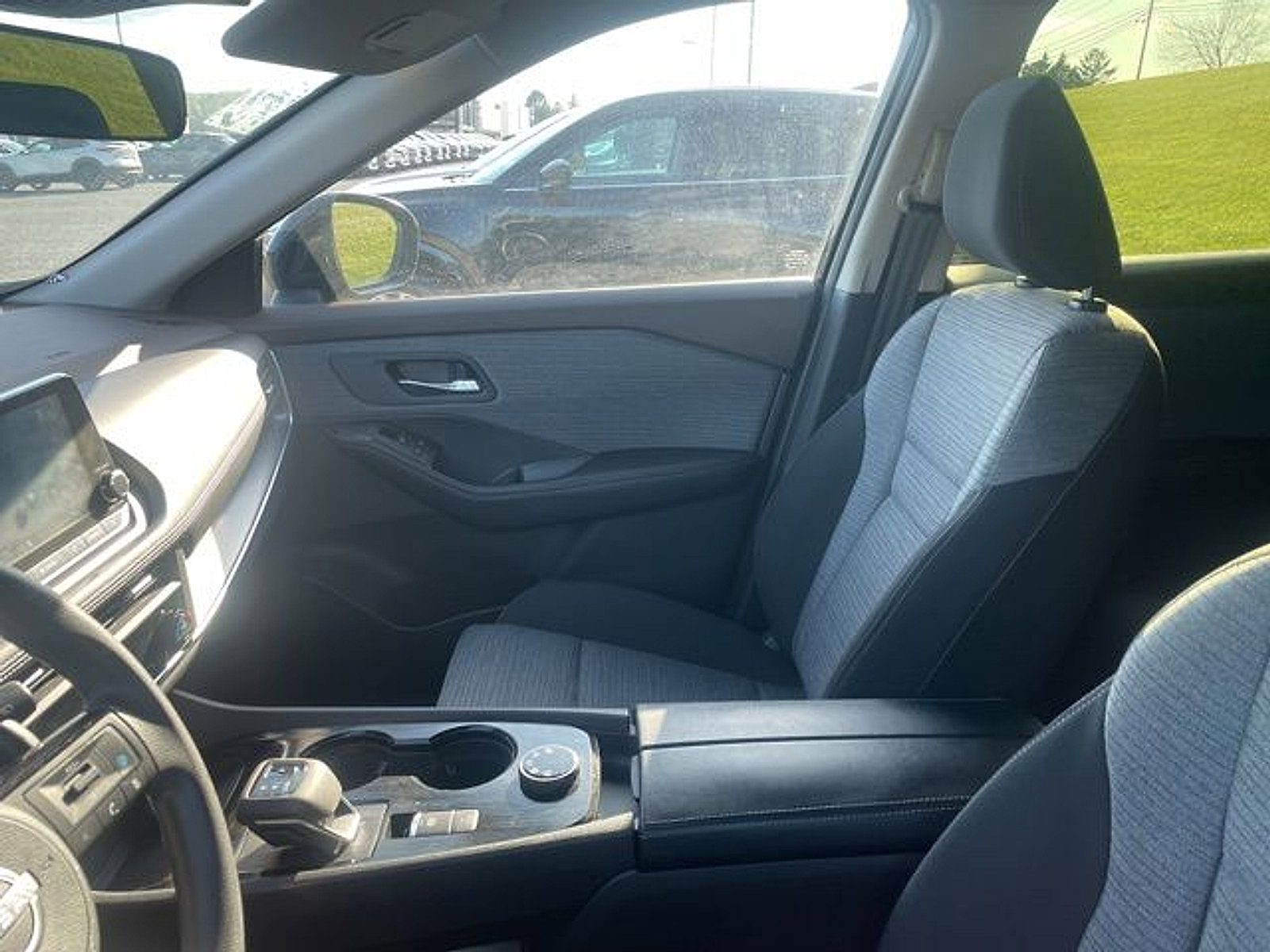 Used 2023 Nissan Rogue SV AWD/4WD image 5