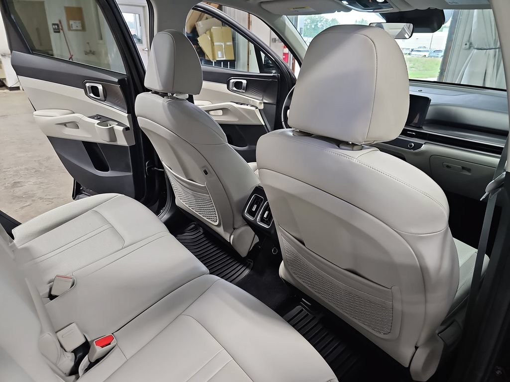 Used 2025 Kia Sorento S w/ Panoramic Sunroof Package FWD image 11