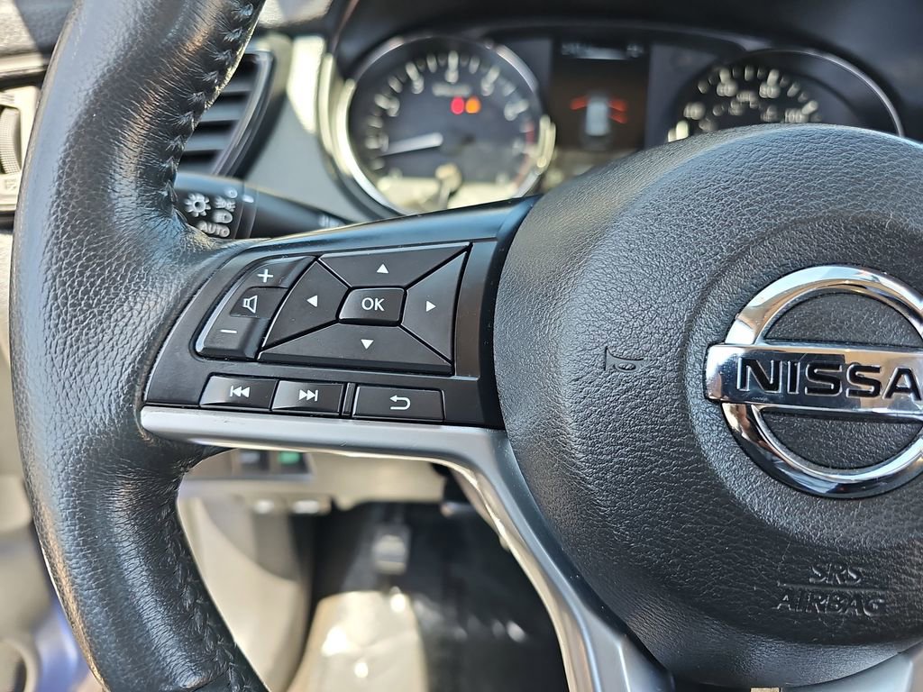 Used 2017 Nissan Rogue SV w/ SV Premium Package FWD image 17