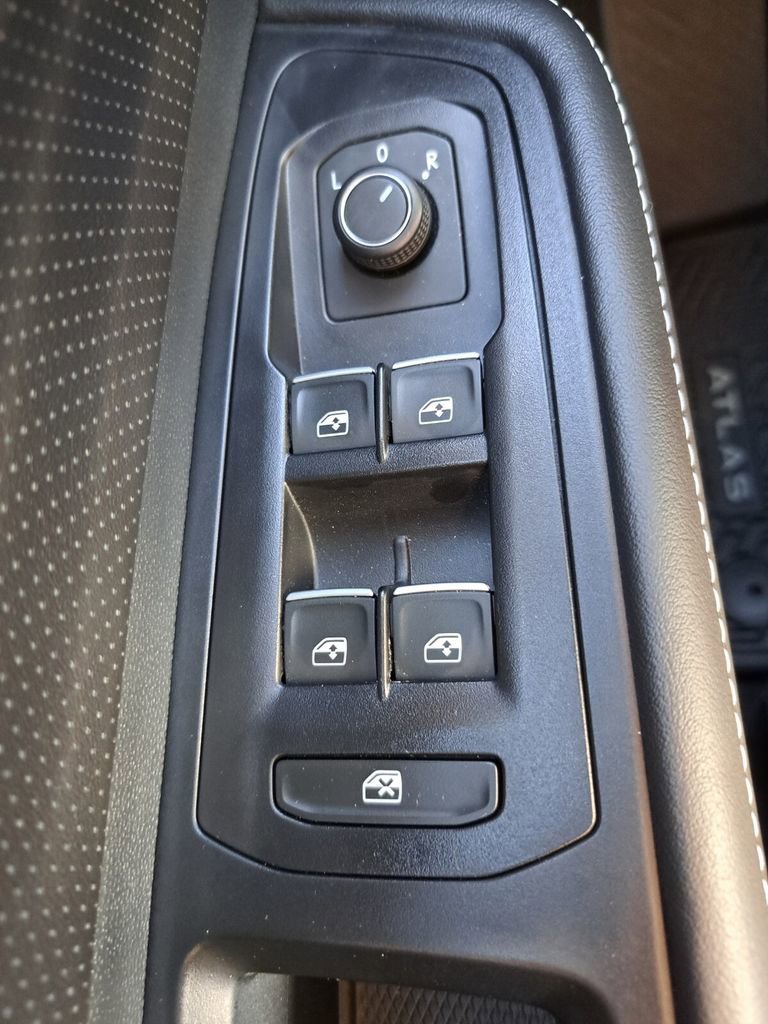 Used 2026 Volkswagen Atlas SE image 16