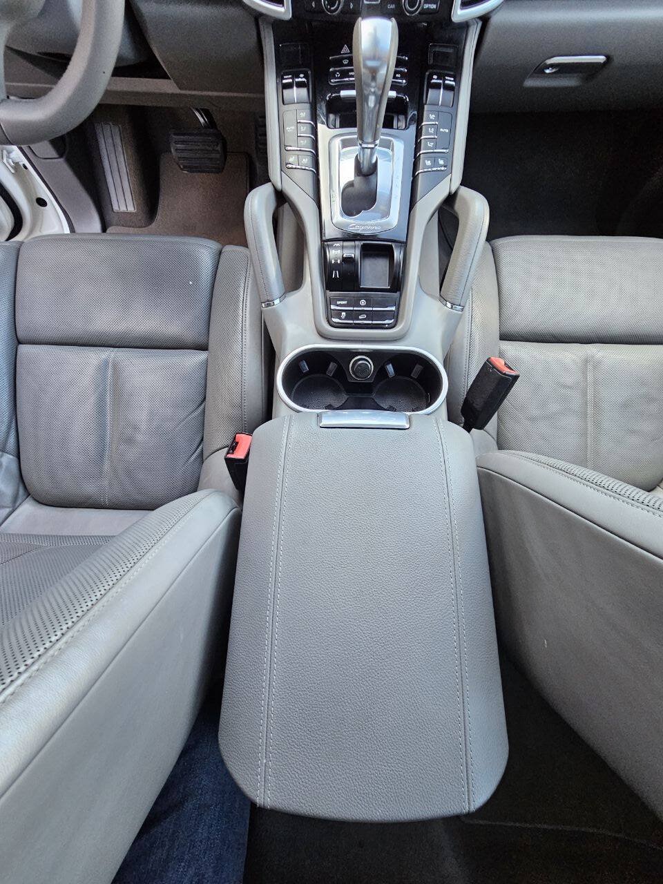 Used 2012 Porsche Cayenne AWD/4WD image 31