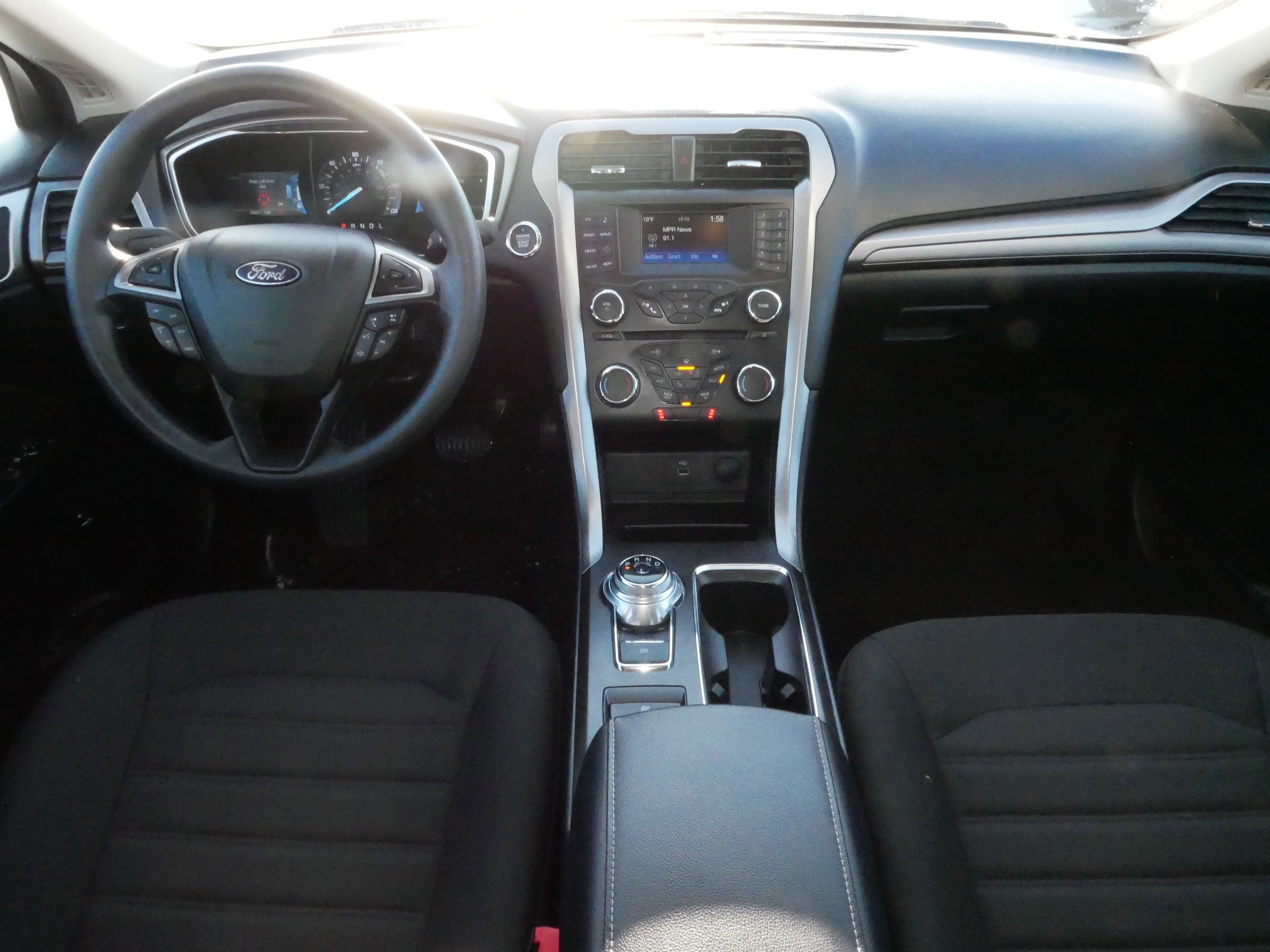 Used 2018 Ford Fusion SE image 10