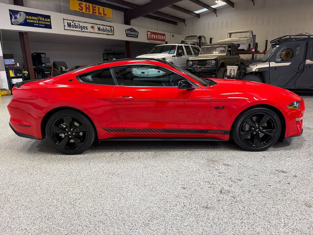 Used 2022 Ford Mustang GT Premium w/ Black Accent Package RWD image 9
