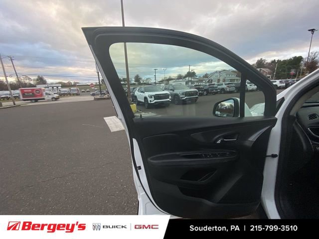 Certified 2022 Buick Encore Preferred w/ Safety Package image 25