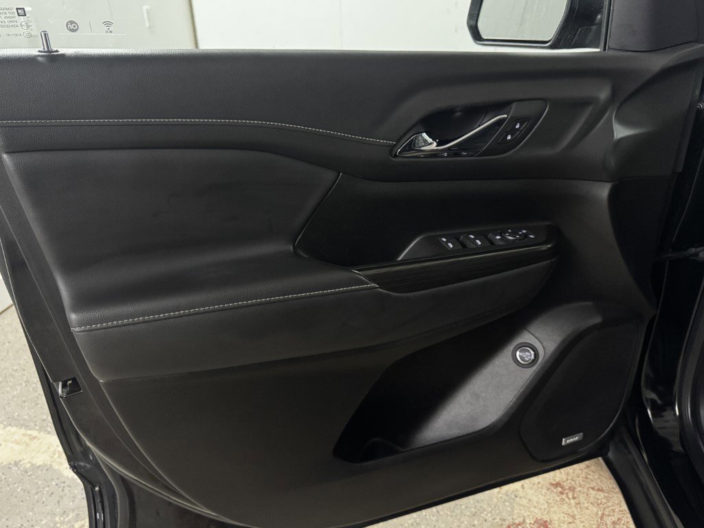 Used 2023 GMC Acadia SLT image 12