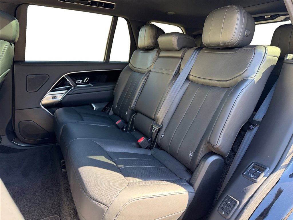 Used 2024 Land Rover Range Rover Long Wheelbase SE image 16