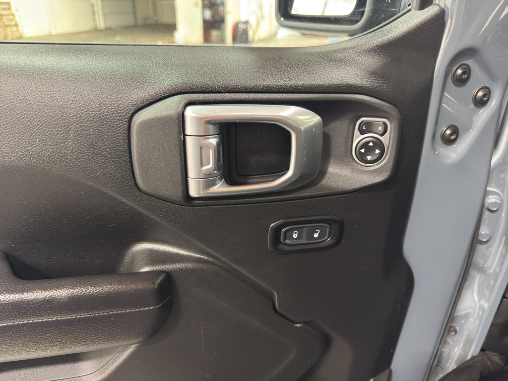 Used 2024 Jeep Wrangler Unlimited Rubicon 4xe AWD/4WD image 22