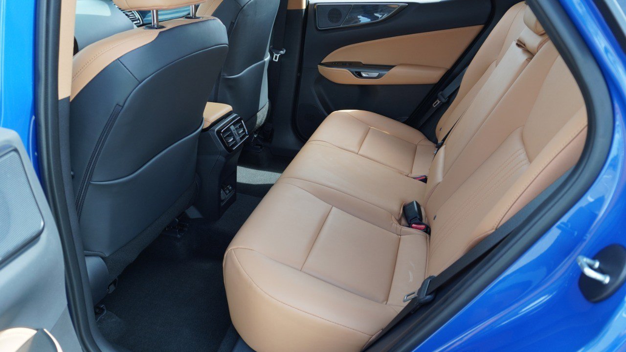 Used 2025 Lexus NX 250 FWD w/ Towing Package (2000 Lbs) image 30