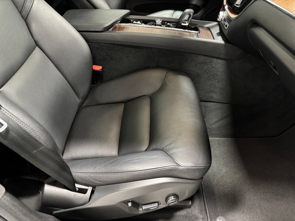 Used 2022 Volvo XC60 B5 Momentum w/ Climate Package AWD/4WD image 54