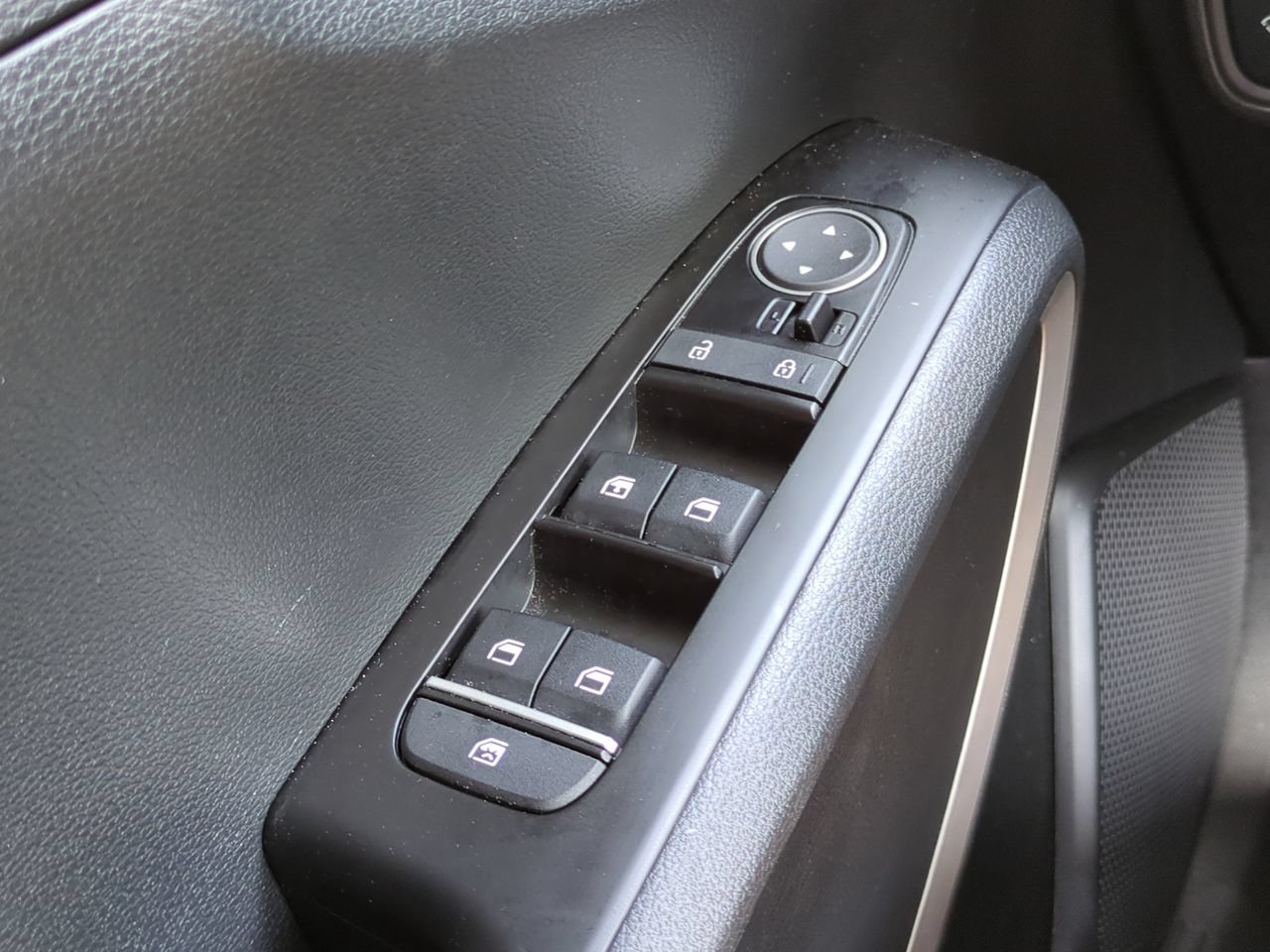 Certified 2025 Kia Soul LX w/ LX Technology Package FWD image 22