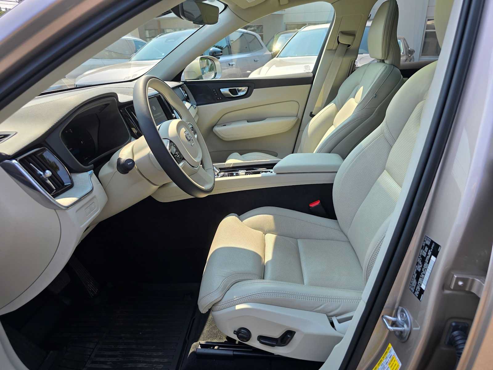Used 2023 Volvo XC60 T8 Ultimate w/ Climate Package AWD/4WD image 20