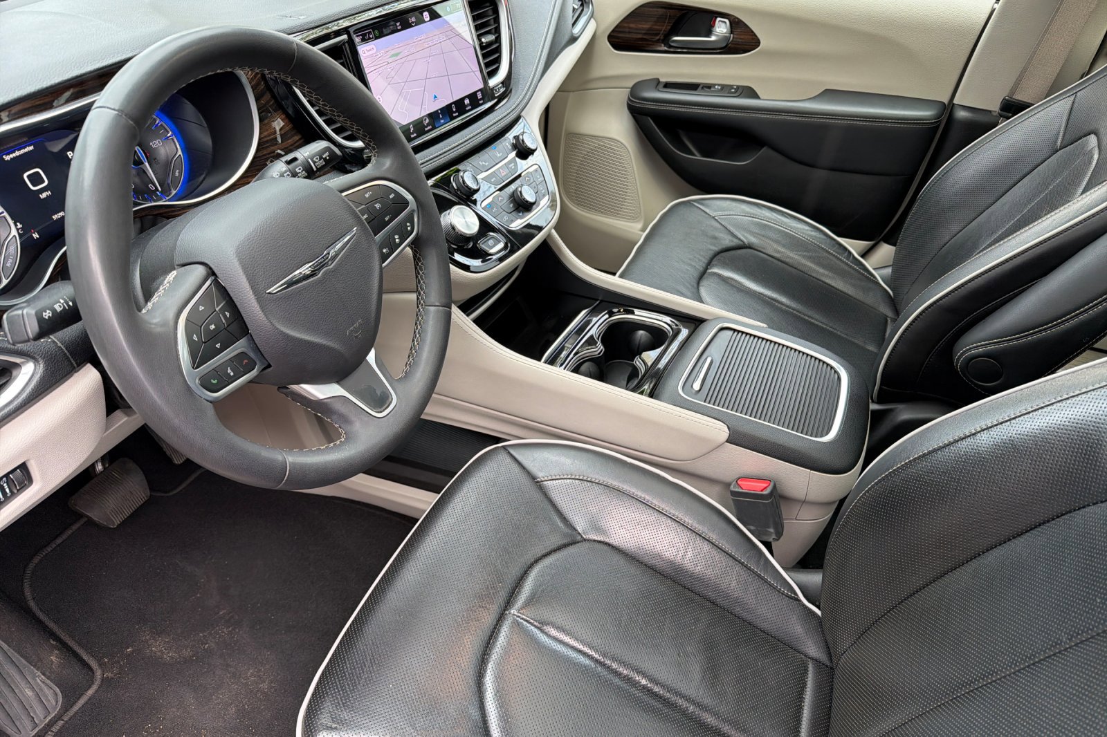 Used 2023 Chrysler Pacifica Limited image 9