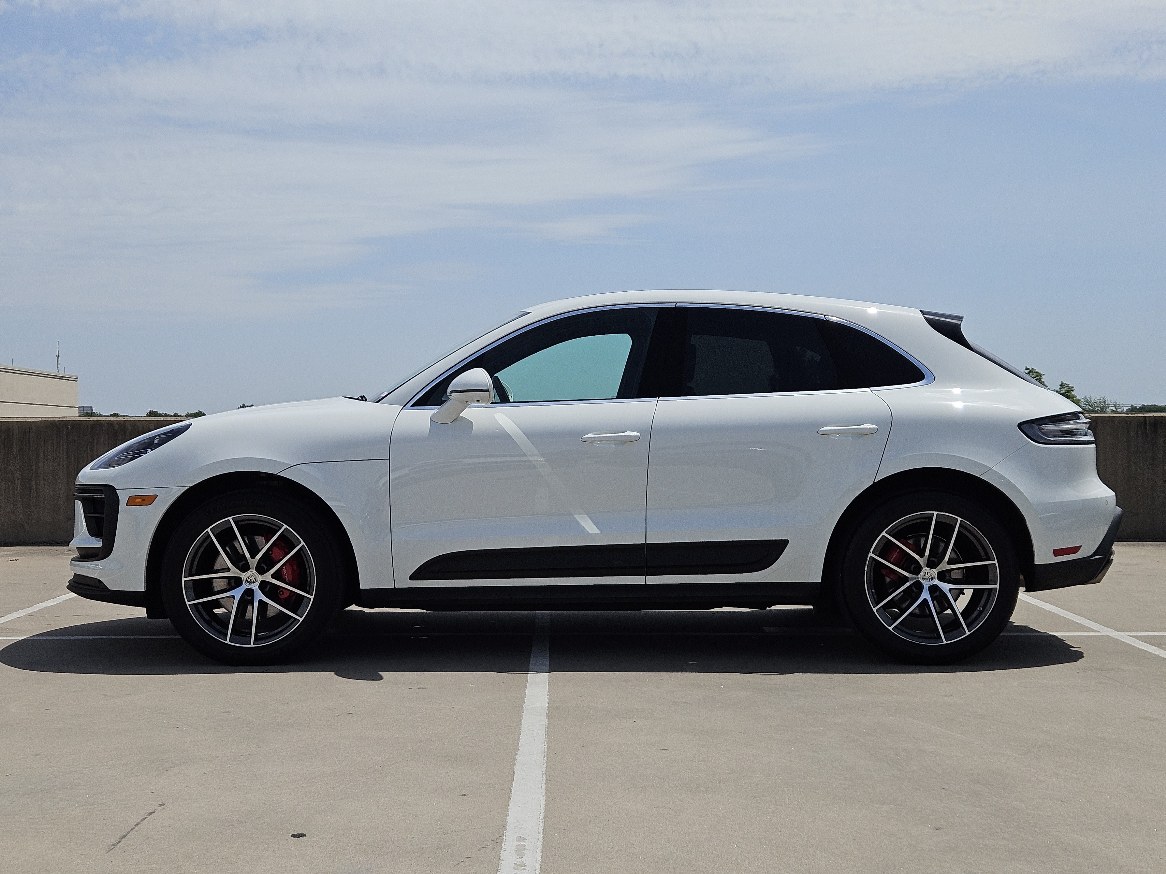 Certified 2023 Porsche Macan S AWD/4WD image 2