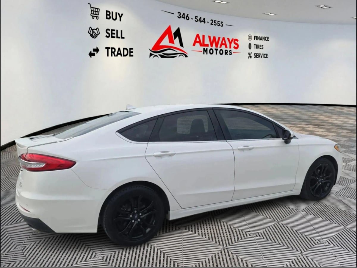 Used 2020 Ford Fusion SE w/ Equipment Group 151A FWD image 4