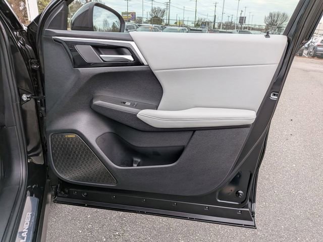 New 2025 Mitsubishi Outlander SE image 33