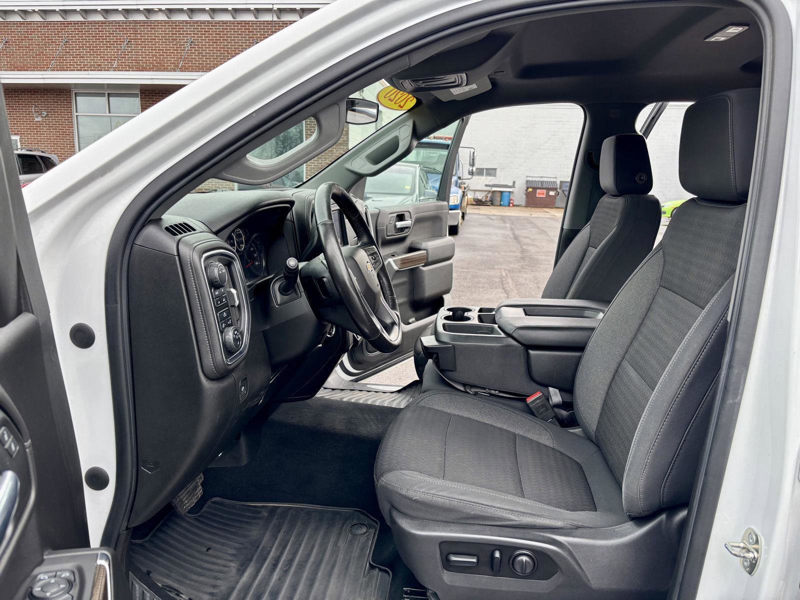 Used 2020 Chevrolet Silverado 1500 LT w/ Convenience Package image 2