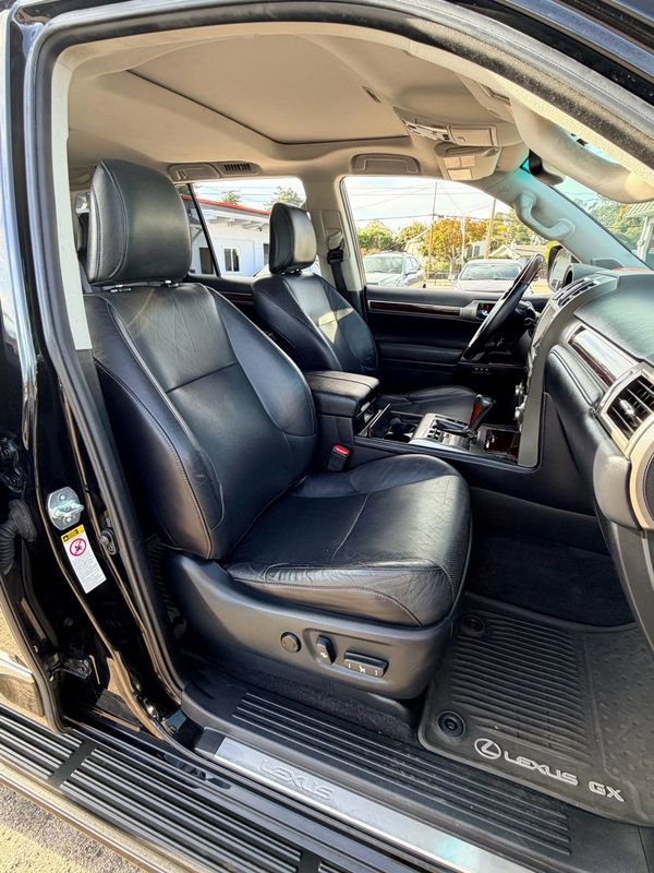Used 2017 Lexus GX 460 image 29