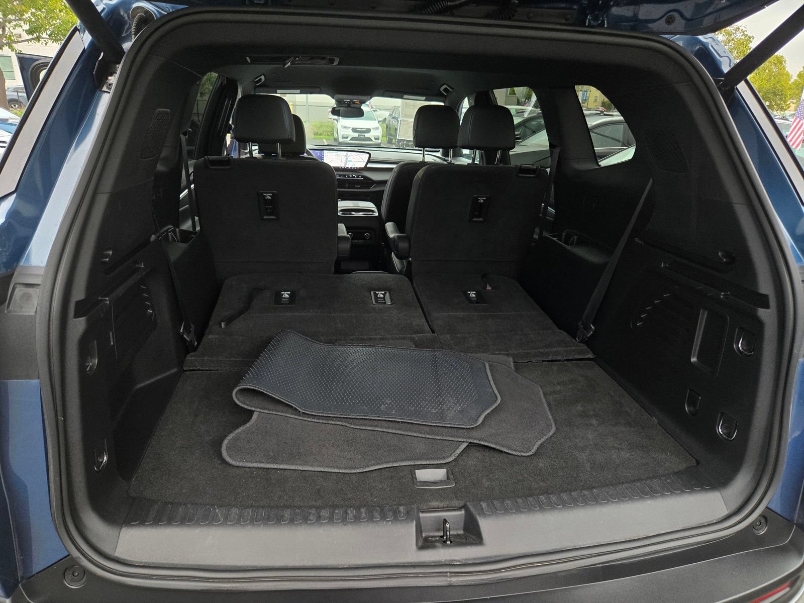 Used 2025 Buick Enclave Preferred AWD/4WD image 27