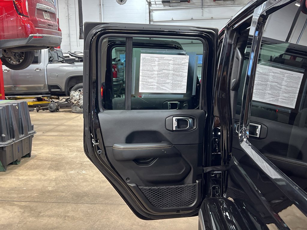 Used 2025 Jeep Wrangler Backcountry image 33