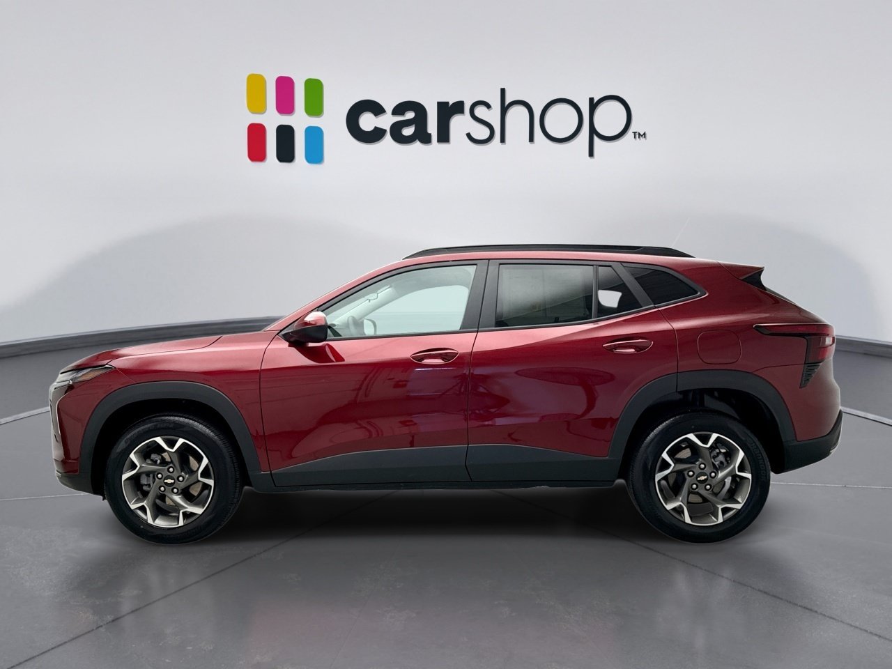 Used 2025 Chevrolet Trax LT FWD image 2