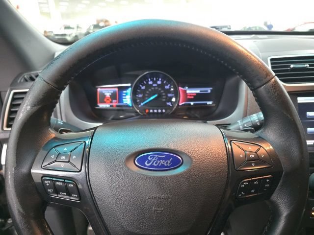 Used 2016 Ford Explorer XLT w/ Equipment Group 202A FWD image 20